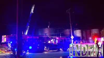 Fire breaks out at Des Moines business; no injuries reported